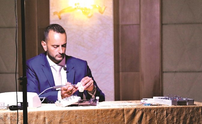 «الساير الطبية» تقيم محاضرة ورشة عمل عن زراعة الأسنان بالكويت
