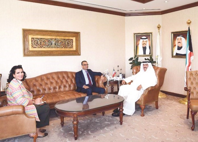 د.علي المضف مستقبلا السفير أحمد بن الصغير بحضور فاطمة العازمي ﻿