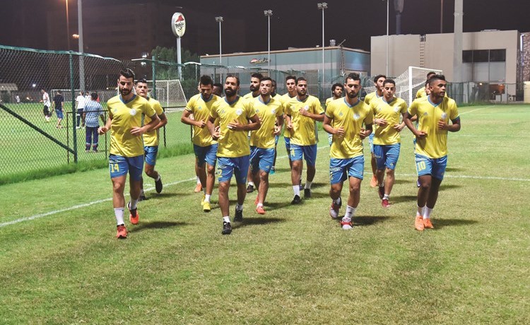 جانب من التدريب الأول لنادي الإسماعيلي بالملعب الفرعي لنادي الكويت	(محمد هنداوي)﻿