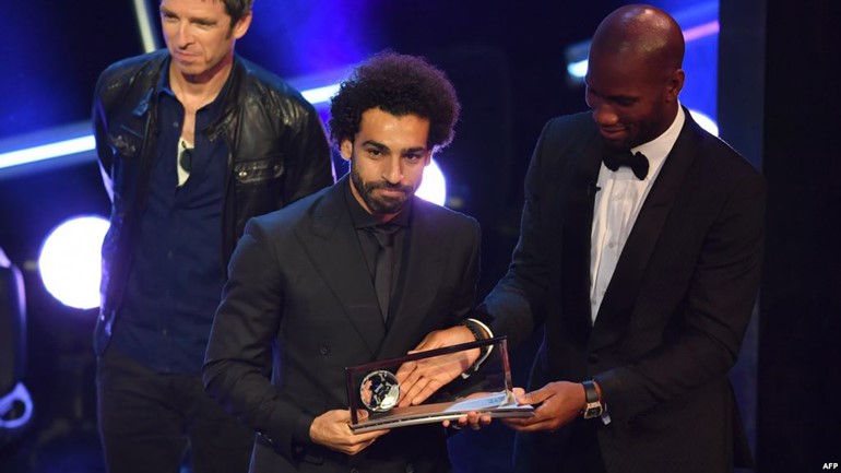 مودريتش يكسر هيمنه ميسي ورونالدو ويفوز بجائزة الافضل بالعالم.. وصلاح يفوز بجائزة افضل هدف