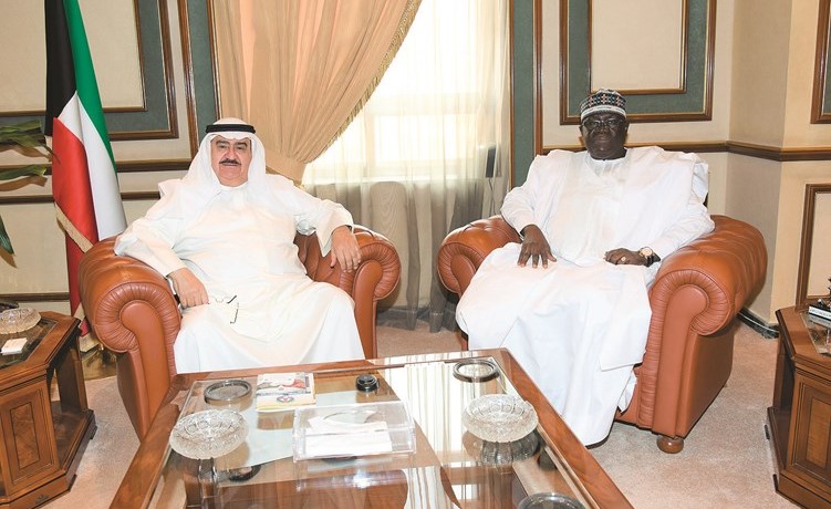 الفريق ثابت المهنا خلال استقباله سفير غانا﻿