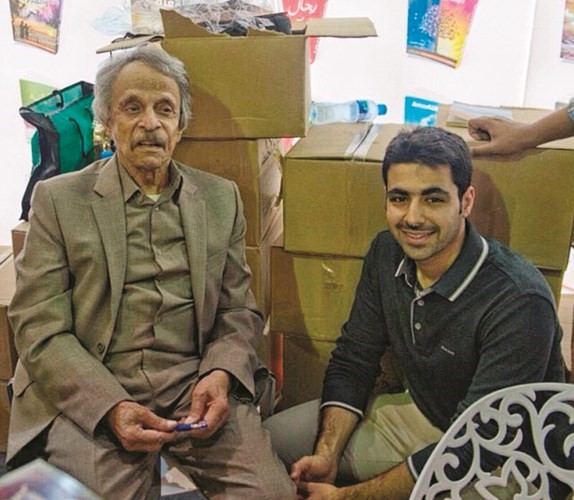 خالد النصر الله في صورة مع الراحل الكبير اسماعيل فهد اسماعيل﻿