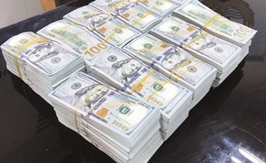 الدولارات التي تم تجميعها من المركبة﻿