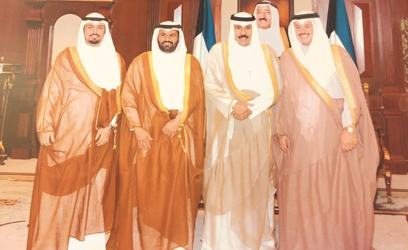  سمو ولي العهد الشيخ نواف الأحمد مستقبلا جاسم المسيلم ومبارك المسيلم ومفرج المسيلم ﻿