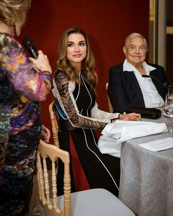 أناقة الملكة رانيا بالأمم المتحدة من توقيع مصمم شاب