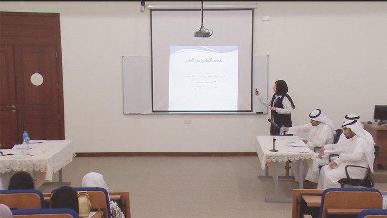 د. خمان تعرض أهداف الدرس النموذجي﻿