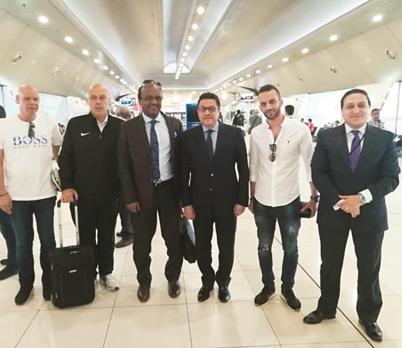 السفير طارق القوني مستقبلا وفد الزمالك برئاسة عضو مجلس إدارته إسماعيل يوسف﻿