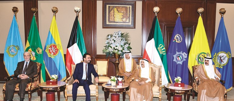 صاحب السمو الأمير الشيخ صباح الأحمد مستقبلا رئيس مجلس النواب في العراق محمد ريكان الحلبوسي بحضور سمو ولي العهد﻿