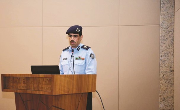 اللواء عبدالله فهد يلقي كلمته في ورشة العمل ﻿