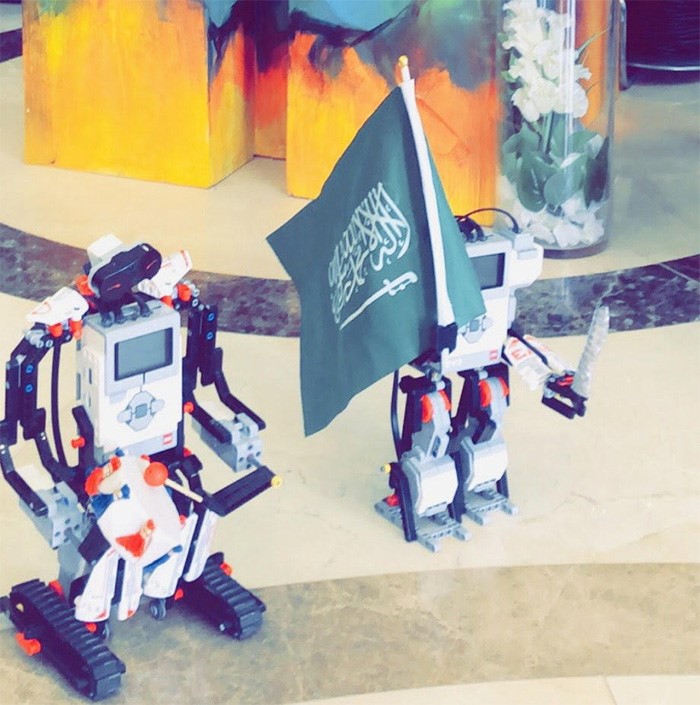 بالفيديو.. الروبوت الآلي يؤدي "العرضة النجدية" بجامعة سعودية