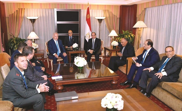  الرئيس المصري عبدالفتاح السيسي مستقبلا بمقر إقامته بنيويورك رئيس الوزراء الإسرائيلي بنيامين نتنياهو امس الأول على هامش مشاركة الرئيس في فعاليات الدورة 73 للجمعية العامة للأمم المتحدة﻿