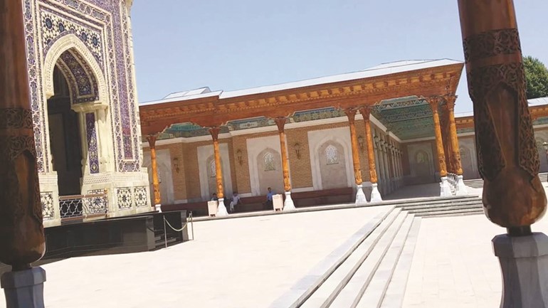 ضريح الإمام البخاري في سمرقند﻿