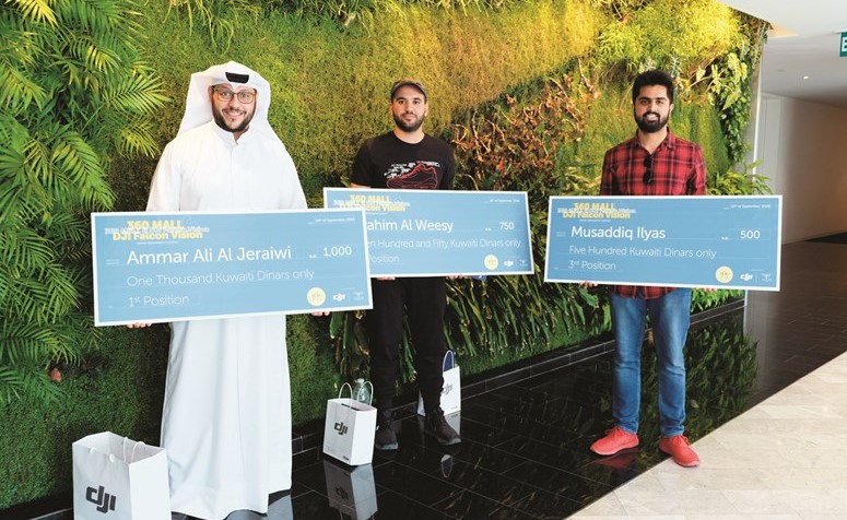 الفائزون بالمراكز الثلاثة الأولى عمار علي الجريوي وإبراهيم الويسي ومصدق الياس ﻿