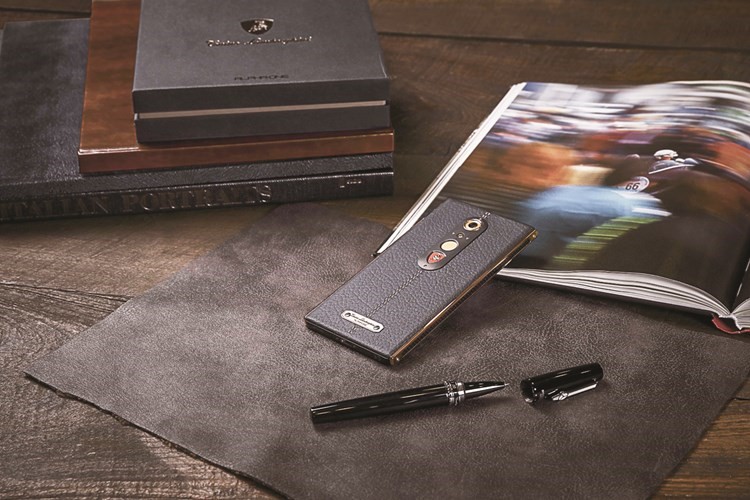 الهواتف الذكية وساعات Tonino Lamborghini متوافرة لدى أفرع «روائع جنيف»