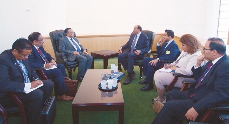 جانب من لقاء الشيخ صباح الخالد ووزير خارجية بنغلاديش عبدول حسن علي	﻿