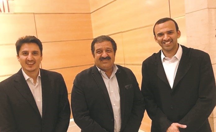 الشيخ أحمد اليوسف مع الشيخ علي آل خليفة ونواف التمياط﻿
