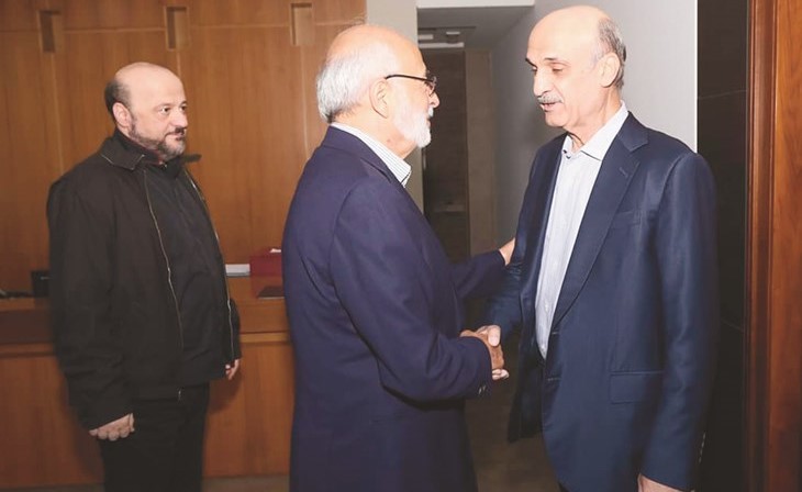 رئيس القوات سمير جعجع مستقبلا في معراب النائب أكرم شهيب موفدا من رئيس الحزب التقدمي الاشتراكي وليد جنبلاط -(محمود الطويل)﻿