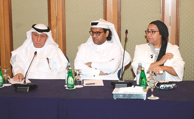 منى الفزيع وجميل الذيابي وناصر الناصر ﻿