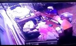 بالفيديو.. الموت يفاجئ يمنيًا أثناء انتظاره وجبة العشاء الأخيرة