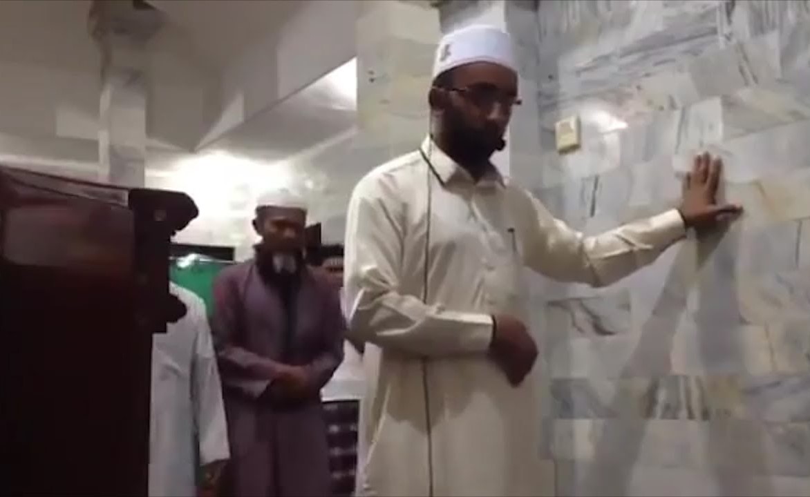 بالفيديو.. رد فعل المصلين لحظة وقوع زلزال إندونيسيا