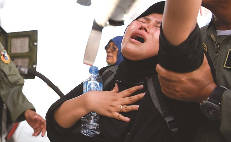 بالفيديو.. زلزال وتسونامي إندونيسيا.. الكارثة تتكشف.. والضحايا بالآلاف
