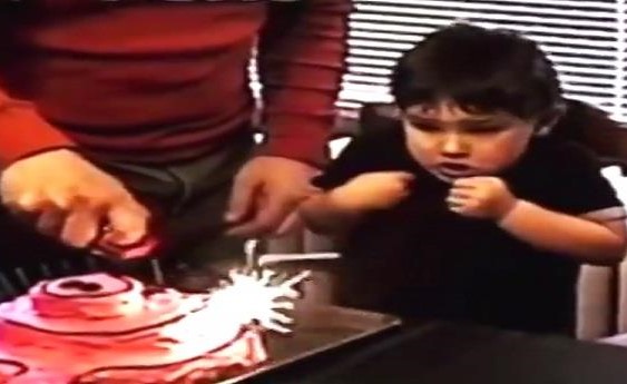 بالفيديو.. ردود فعل كوميدية وغير متوقعة لأطفال في لحظات الخوف