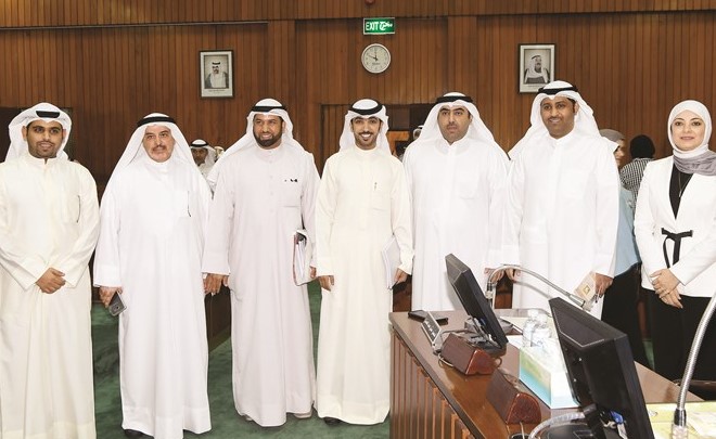 أسامة العتيبي ومها البغلي ومشعل الحمضان وعبدالله الرومي وم. عبدالسلام والرندي وعبدالله المحري ويوسف الصقعبي	(محمد هاشم)﻿