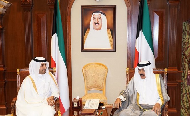 سمو ولي العهد الشيخ نواف الأحمد مستقبلا السفير القطري﻿
