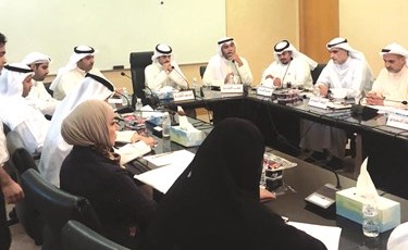 حمد المدلج مترئسا اجتماع لجنة متابعة أبراج الاتصالات﻿