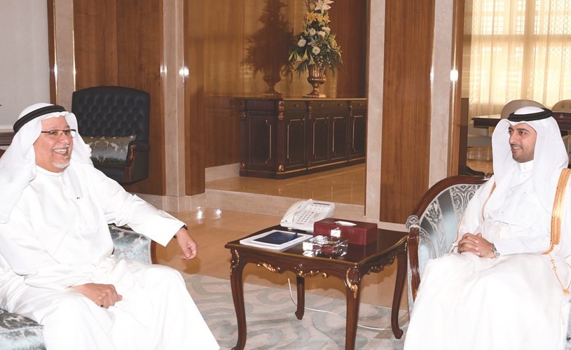 الشيخ علي الجراح مستقبلا سفير قطر لدى الكويت بندر بن محمد العطية﻿