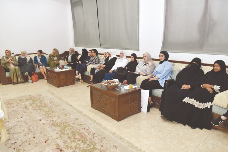 حضور نسائي في اللقاء ﻿
