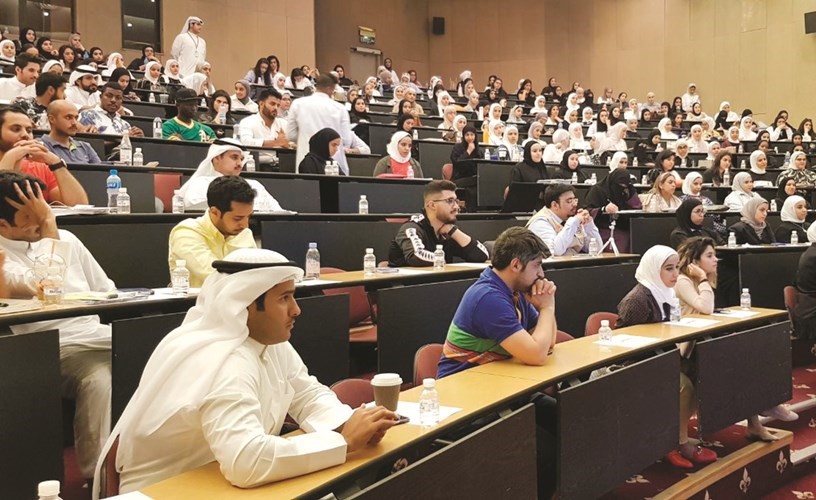 حضور كثيف من طلبة الإدارية﻿
