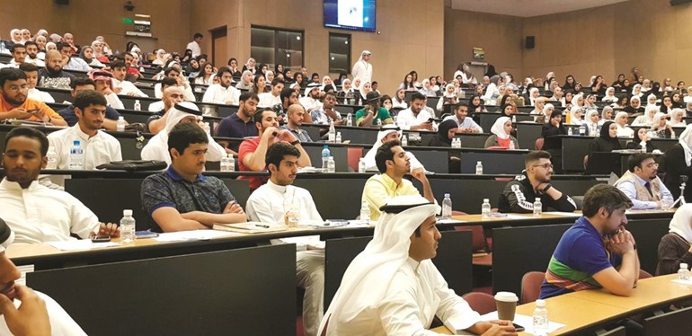 حضور كثيف من طلاب العلوم الإدارية﻿