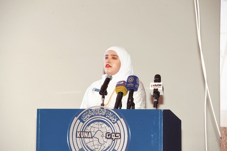 فاطمة السلمان تلقي كلمة الخريجين ﻿