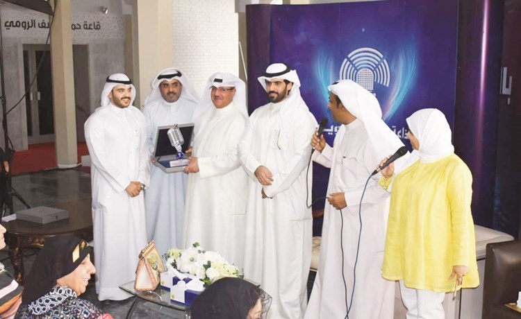 المبارك والفندي وأسرة برنامج مراحب في حفل التكريم﻿