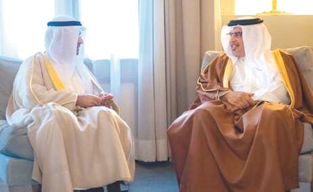 ولي العهد البحريني الأمير سلمان بن حمد لدى استقباله وزير المالية د.نايف الحجرف ﻿