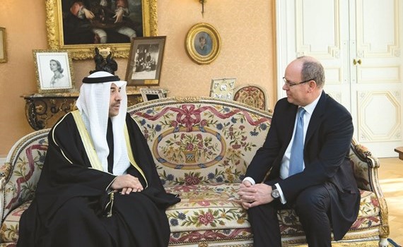 سفيرنا لدى فرنسا سامي السليمان وأمير موناكو البرت الثاني﻿
