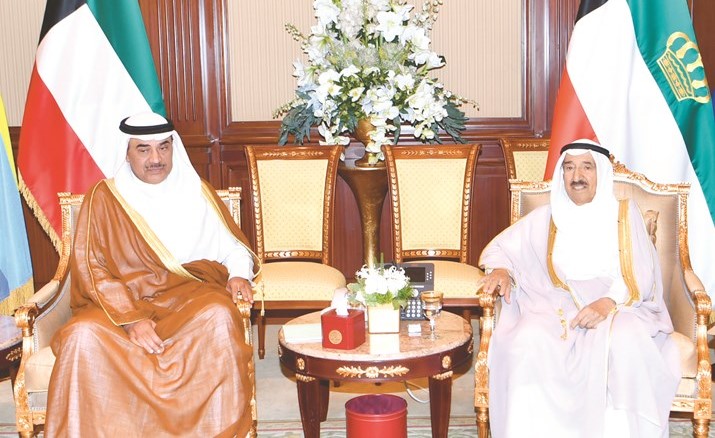 صاحب السمو الأمير الشيخ صباح الأحمد مستقبلا رئيس مجلس الوزراء بالإنابة ووزير الخارجية الشيخ صباح الخالد﻿