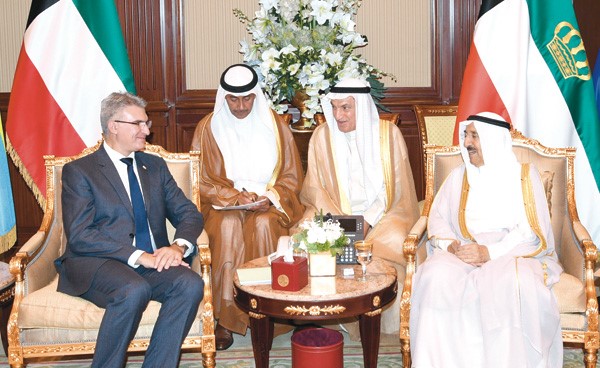 صاحب السمو الامير الشيخ صباح الأحمد مستقبلا وزير الخارجية وتعزيز التجارة في حكومة مالطا كارميلو أبيلا