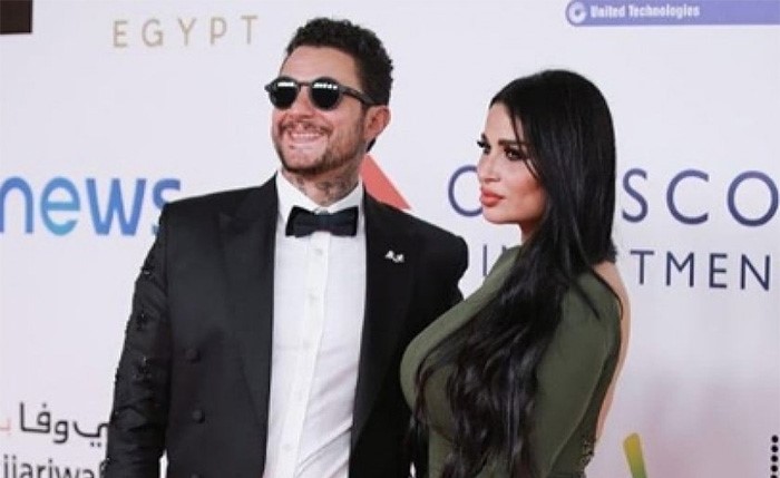 بالفيديو.. أحمد الفيشاوي يركض بزوجته من كاميرات الصحافة وينفعل عليهم: أرجعوا ورا