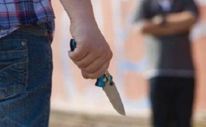 بالفيديو.. شاب يقطع رأس صديق طفولته لتحرشه بوالدته