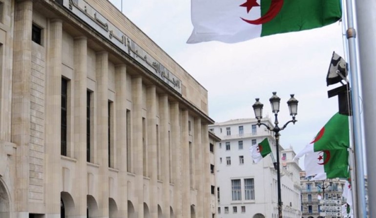 الحكومة الجزائرية تؤكد اجراء انتخابات الرئاسة بموعدها وتدعو رئيس البرلمان للاستقالة