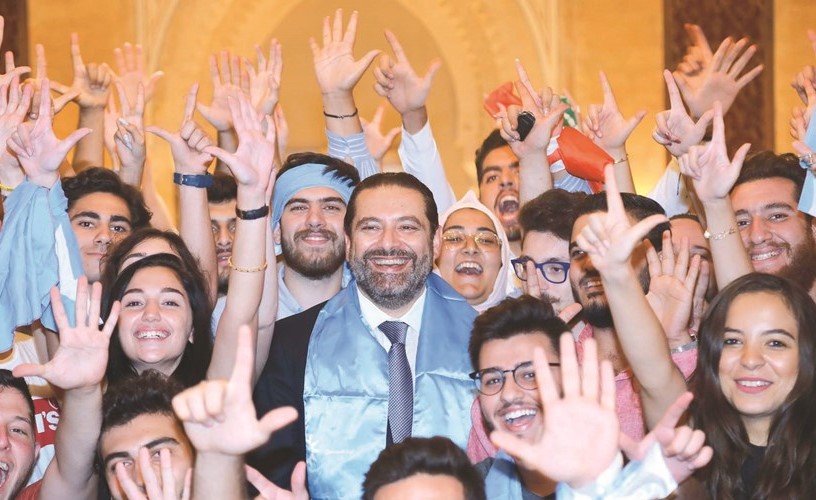الرئيس المكلف سعد الحريري خلال استقباله طلاب تيار المستقبل في الجامعة اللبنانية - الأميركية بعد فوزهم في الانتخابات الطلابية في الجامعة(محمود الطويل)﻿