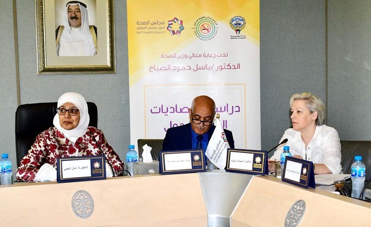 د.آمال اليحيى متحدثا عن الآثار السلبية للتدخين﻿