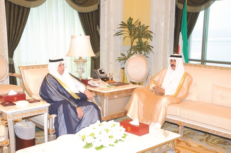 سمو ولي العهد الشيخ نواف الأحمد مستقبلا الشيخ خالد الجراح﻿