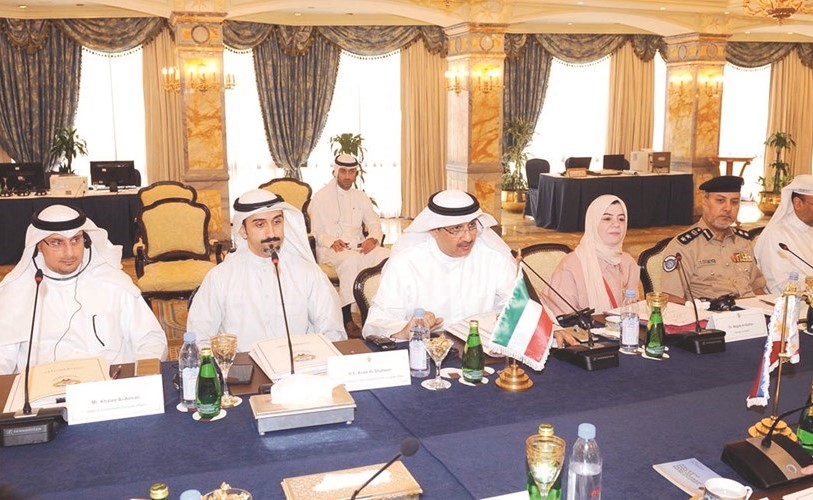 السفير سامي الحمد مترئسا الجانب الكويتي خلال الاجتماع الكويتي - الفلبيني الفني الأول حول العمالة الفلبينية﻿