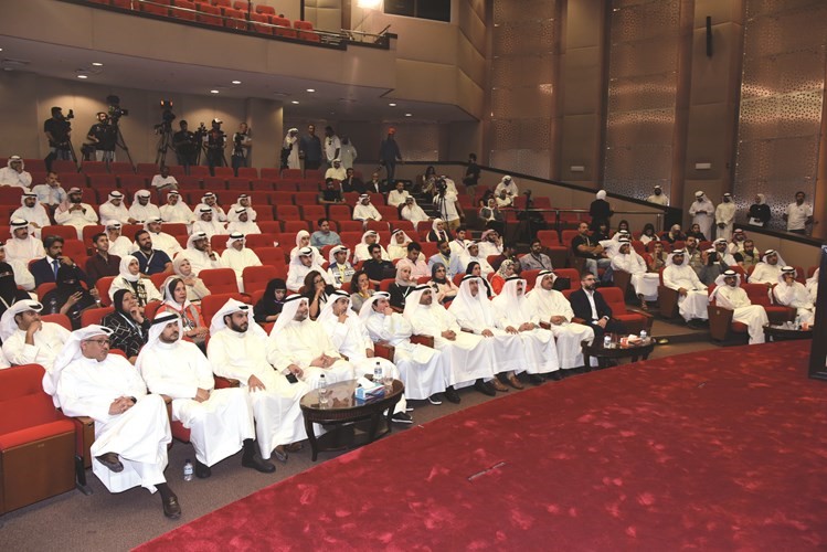 جانب من الحضور في اللقاء المفتوح لمناقشة لائحة تنظيم دعم المشاريع والفعاليات الشبابية ﻿