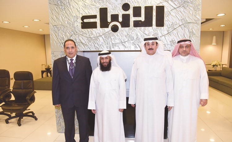 داود العسعوسي وعبدالعزيز العتيبي مع الزميل أسامة أبوالسعود-(أحمد علي) ﻿