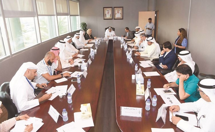 «التطبيقي» يبحث تطوير برامج التدريب مع جهات سوق العمل