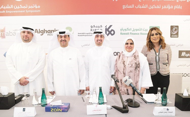 إيمان العوضي وعمر البلوشي ووليد الخشتي ويوسف الرويح خلال المؤتمر الصحافي ﻿